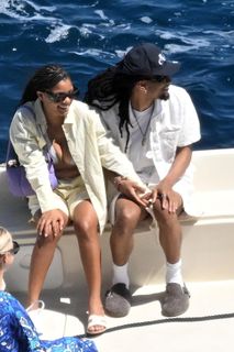 Halle Bailey feet photo thumbnail