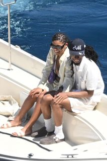 Halle Bailey feet photo thumbnail