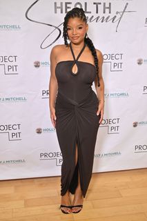 Halle Bailey feet photo thumbnail