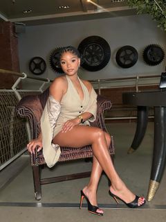 Halle Bailey feet photo thumbnail