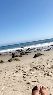 Halle Bailey feet photo thumbnail