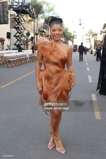 Halle Bailey feet photo thumbnail