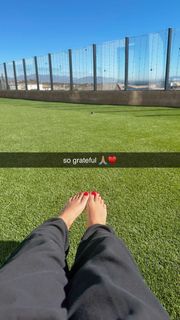 Halle Bailey feet photo 6
