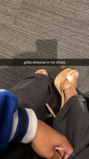 Halle Bailey feet photo 1