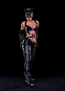 Halle Berry feet photo thumbnail