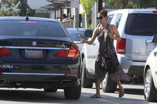 Halle Berry feet photo thumbnail