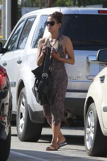 Halle Berry feet photo thumbnail