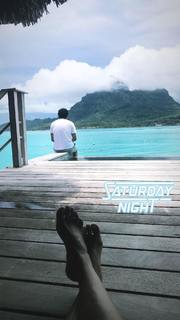 Halle Berry feet photo thumbnail