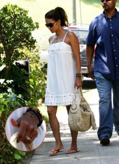 Halle Berry feet photo thumbnail