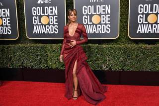 Halle Berry feet photo thumbnail