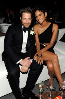 Halle Berry feet photo thumbnail