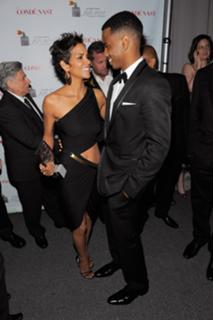 Halle Berry feet photo thumbnail