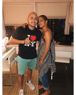 Halle Berry feet photo thumbnail