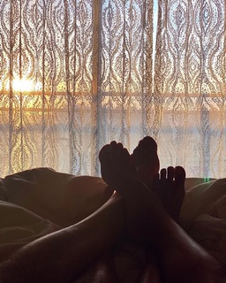 Halle Berry feet photo thumbnail