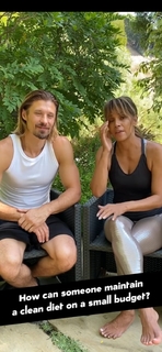 Halle Berry feet photo thumbnail