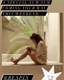 Halle Berry feet photo thumbnail