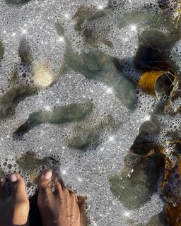Halle Berry feet photo thumbnail