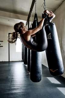 Halle Berry feet photo thumbnail