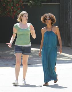 Halle Berry feet photo thumbnail