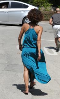Halle Berry feet photo thumbnail