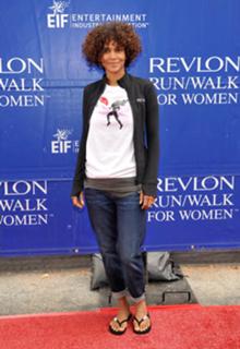 Halle Berry feet photo thumbnail