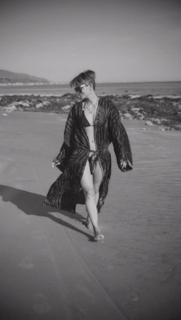 Halle Berry feet photo thumbnail