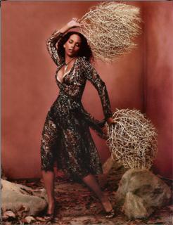 Halle Berry feet photo thumbnail