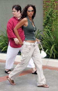 Halle Berry feet photo thumbnail