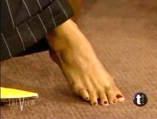 Halle Berry feet photo thumbnail