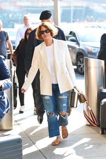 Halle Berry feet photo thumbnail
