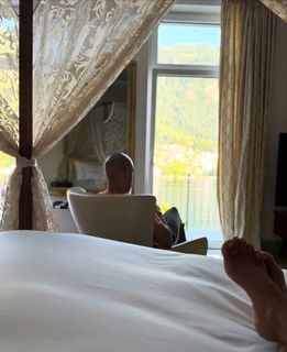 Halle Berry feet photo thumbnail