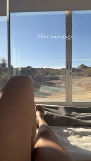 Halle Berry feet photo thumbnail