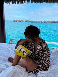 Halle Berry feet photo thumbnail