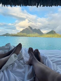 Halle Berry feet photo thumbnail