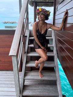 Halle Berry feet photo thumbnail