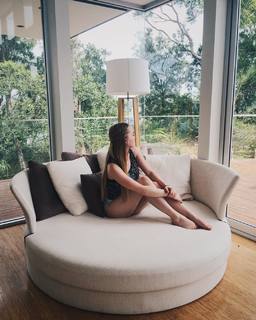 Hallea Jones feet photo 3