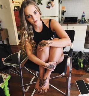Hallea Jones feet photo 17