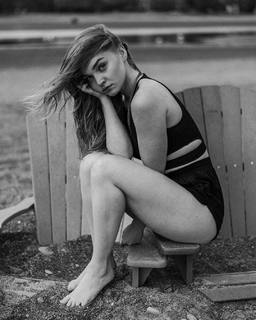 Hallea Jones feet photo 12