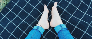 Hallea Jones feet photo 3