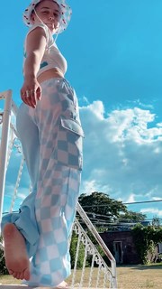 Hallea Jones feet photo 3