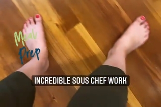 Hallie Jackson feet photo thumbnail