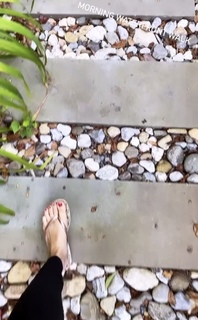 Hallie Jackson feet photo thumbnail