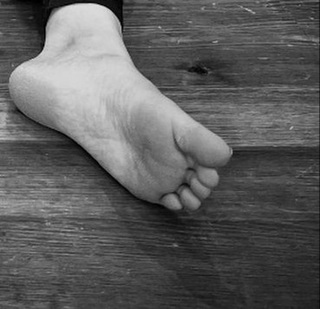 Hallie Jackson feet photo thumbnail