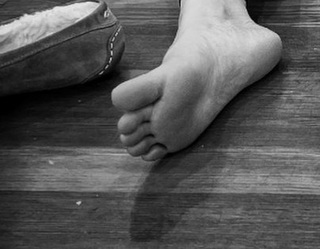 Hallie Jackson feet photo thumbnail