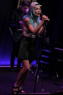 Halsey feet photo thumbnail