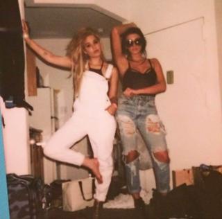 Halsey feet photo thumbnail