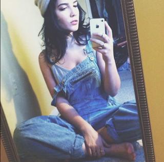 Halsey feet photo thumbnail