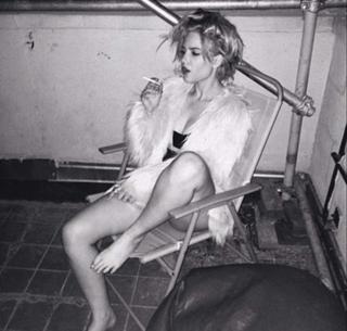 Halsey feet photo thumbnail
