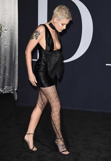 Halsey feet photo thumbnail
