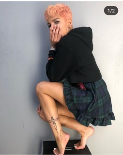 Halsey feet photo thumbnail